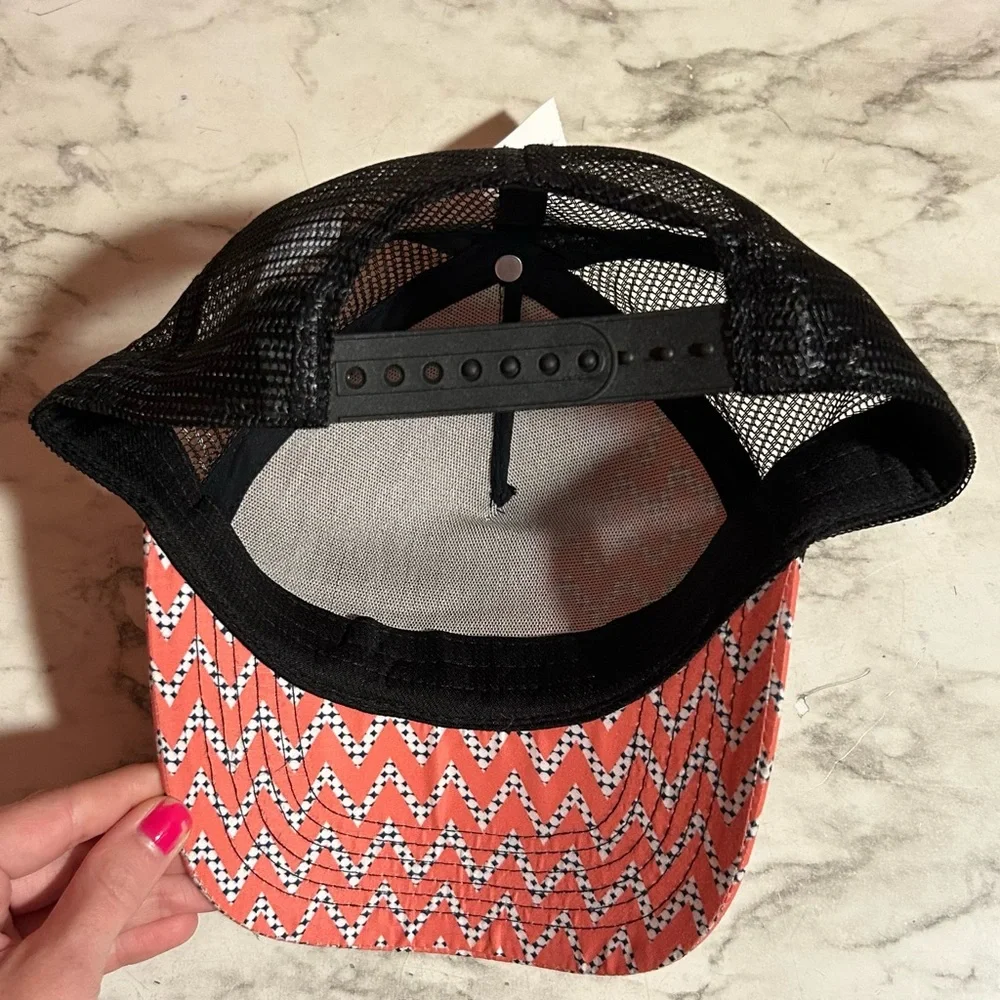 NWT Design Hat/Cap - Picture 5 of 6